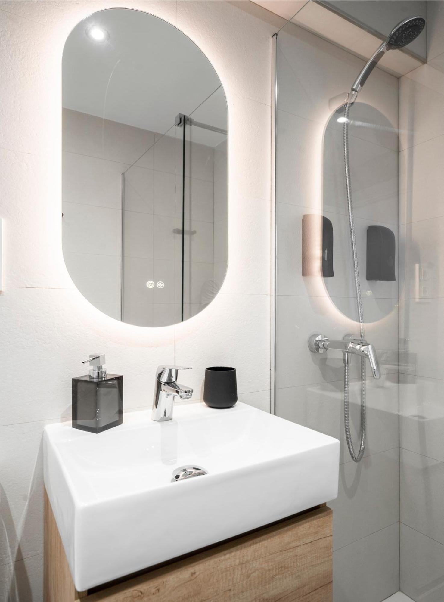 Ronda Suites Junto Estacion Tren Y Hospitales グラナダ エクステリア 写真
